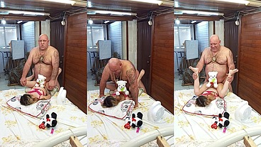 NOVINHA ADORA SACANAGEM COM ESSE VELHO