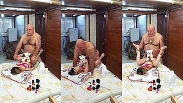 NOVINHA ADORA SACANAGEM COM ESSE VELHO