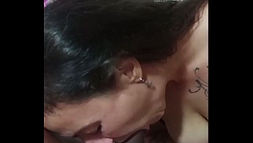 Mi vecina la Espa&ntilde_ola le gusta espiarme y le gusta chuparme la polla