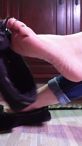 Dirty Slipper Dangle