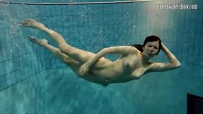 ”Sexy babe swims in the sea like a mermaid”