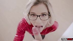 Mommy's Christmas Present: Swallowing My Cum After a Hard Suck