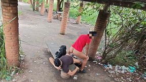 passei o dia dando meu cu neste banco de parque. 5 caras heteros fizeram fila para me comer e gozar no meu cu