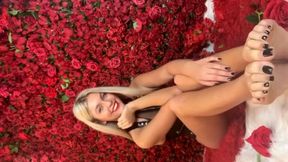 YOU ARE SUCH A GOOD BOY, WORSHIP MY FEET, SUCK ON THEM AND CUM FOR ME!