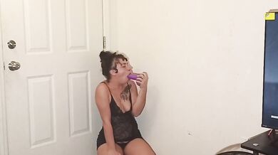 Squirting On My Face N A Split After Giving A Strip Tease For Barry: Dancing To Throat Baby and WAP: Showing My Wet Ass Pussy Cum For Mee Share&Heart