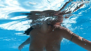 Experience Yorgelis' Sexy Latina Curves Underwater