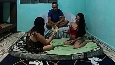 Finalmente comi a melhor amiga da minha mulher, ela deixa eu foder o cu, mas a minha mulher nunca deixa!