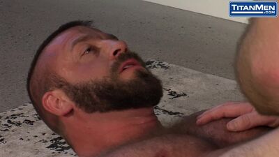 Muscled guys Hunter Marx & Matthew Bosch are fucking on the floor