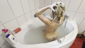 Oil My Hair Then Wash It in Bathtub
