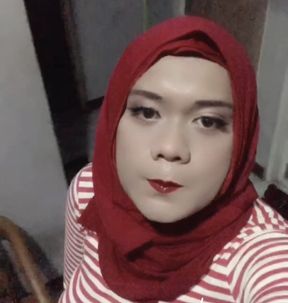 CROSSDRESSER HIJAB OUTSIDE HOME MASTURBATION