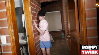 Oral seks, boşalma, derin boğaz, yalamak, yaşlı ve genç, baba – amatör genç Eli Belloso ve Melo Prince, anal seks