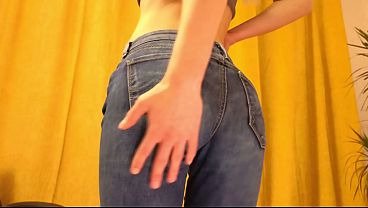 She'_s trying to shake her ass