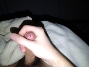 Solo batendo punheta na cama