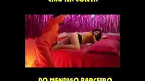 Ruiva Gostosa Rabuda Libanesa Exibindo a Bunda pro mendigo parceiro