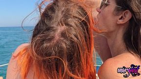 apres midi libertine 2 couples baisent sur un bateau et se font surprendre...