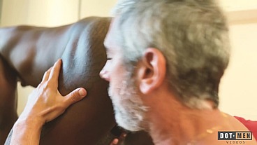Tesudão Coroa Pauzudo Comendo Negão Passivo Dotado - Marcelo Caiazzo e Kael Fernandes