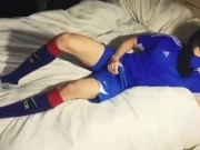 Азиат дрочит у себя дома, и кончает