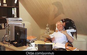 Old Nick fucks sweet girl on his bureau and jizz her cute face