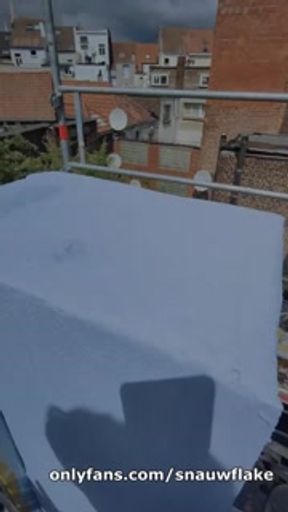 A straight guys climb the scaffolding and go on my terrase and jerck on it (Risky Exhib Boy)