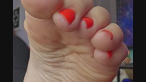 Orange toes scrunches