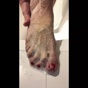 Sexy feet cleaning