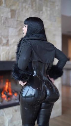Curvy woman shows off her body in a sultry solo dance