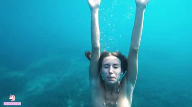 Naked mermaid let me swim with her and I filmed her