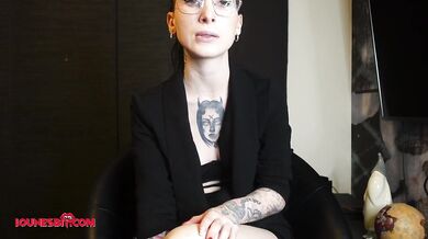 The sissy therapist deep in slutty heels