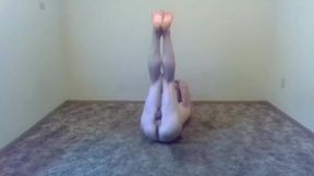 Nude Exercises: 10 Wall Sit-ups