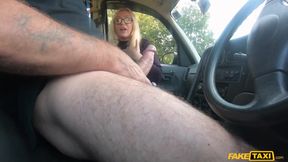 Perverted Cabbie Penetrates Her Anus Using Long And - Amber Deen