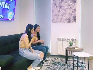 Mi novio me terminó y yo amanecí con mi boca en la snatch de una lesbiana muy rica!!