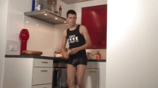 Mamada, corrida, montar, a pelo, pollas &#8211; Sam Brooks en cuero, recibiendo una follada anal