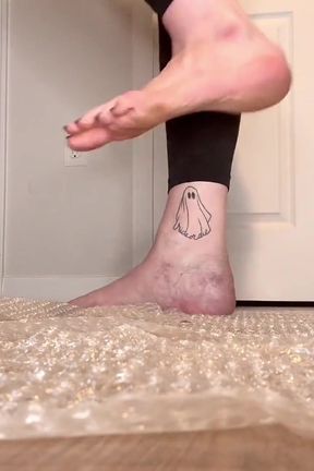 Bubble Wrap Popping Goddess Size 16 Feet