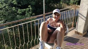this slut likes to suck cock while getting ass fucked