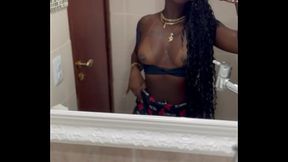 Amo me exibir assim no espelho