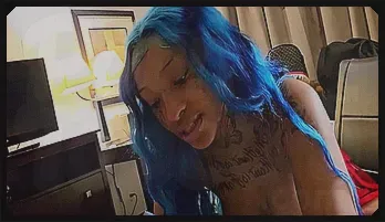 Exploring Her Pleasure: Amateur Porn Scene with Ash Hollywood and Klovrr