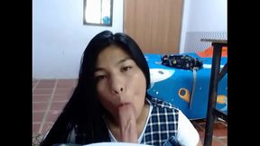 Venuslatina2 - le pido ayuda y acambio le doy una mamada.