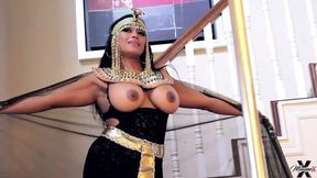 Cleopatra gets her hole licked in BTS photoshoot