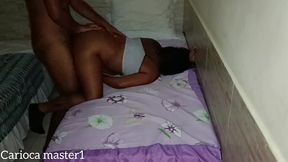 tomando banho na casa da vizinha