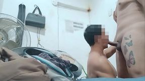 This faggot can'_t get the cum out of the deepest part of his ass