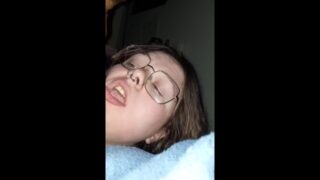 Filme hardcore de uma mulher grande e gostosa com bunda enorme sendo fodida por um pau grande.