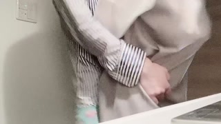 [For women] A handsome boyfriend who got horny while cooking puts a hard cock and moves his hips vio