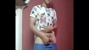 Latino cachondo en el trabajo