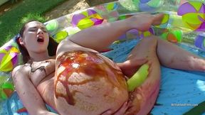 Tilly hardy gets messy with fruits