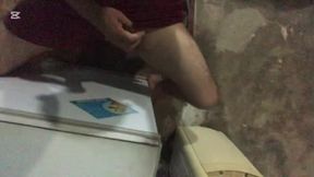 Come with me, daddy, to masturbate in the kitchen - Jovenpoder