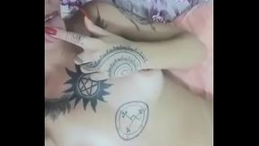 Esta &eacute_ a Ashley Inked uma novinha toda tatuada que promete logo estar somando conosco no cinema adulto, cheia de tes&atilde_o me provocando se tocando toda molhadinha sigam essa gata no Twitter @AshleyAcompanhante