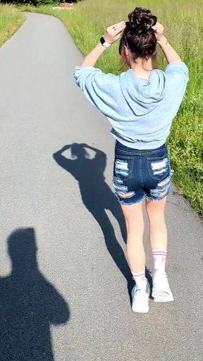 Outdoor Blowjob for Jeans Fan! Tranny Ass Full with Cum and Everyone Can See It!