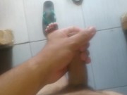 Masturbei meu pau com a mini ferramenta