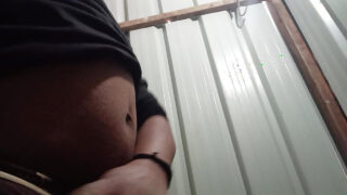 Tirkistelijä POV: kiimainen öljytty intialainen mies 69s omaa kulliaan syväkurkussa ja sitten panee hänen persettään