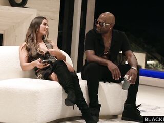 BLACKEDRAW Bendy Chick Kelsi Monroe Does The Splits On His Giant BBC